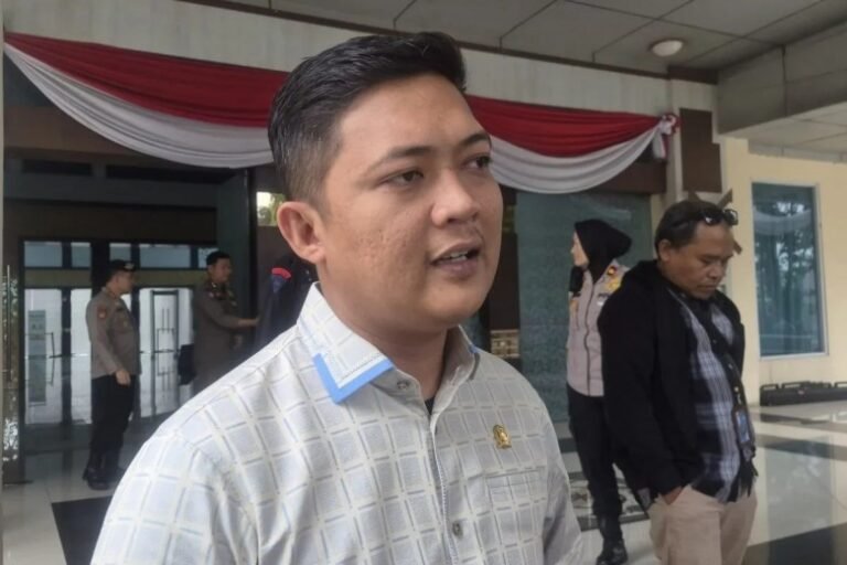 49Ketua DPRD Provinsi Jambi, M Hafiz. (1)